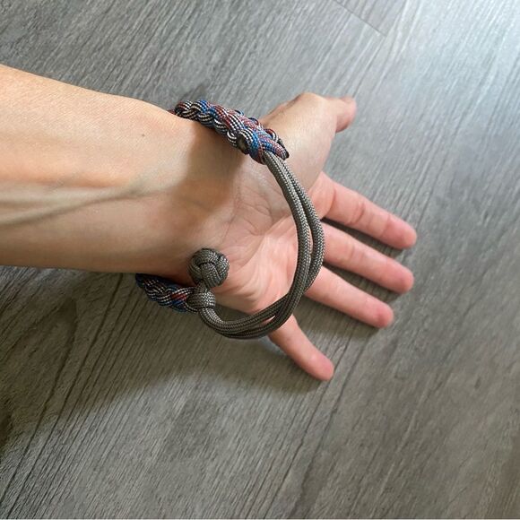 Paracord Bracelet NEW Unisex Handmade USA Red Blue Silver Black - Picture 6 of 8